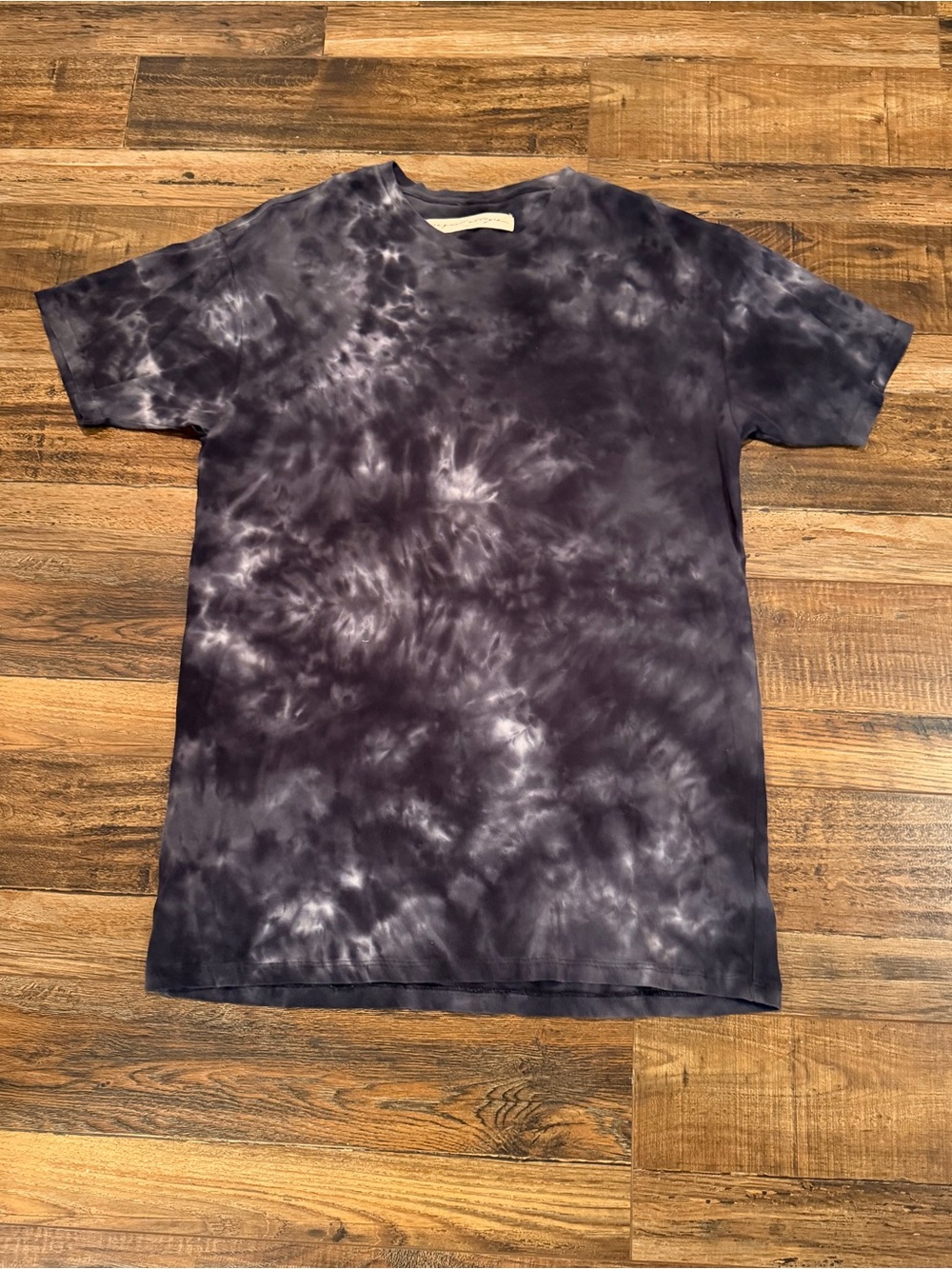 Tie-Dye Short Sleeve Tee in Charcoal and White